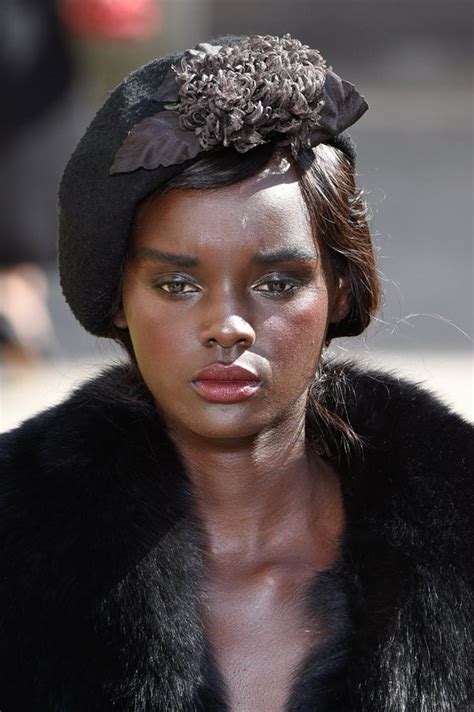 paris black model.